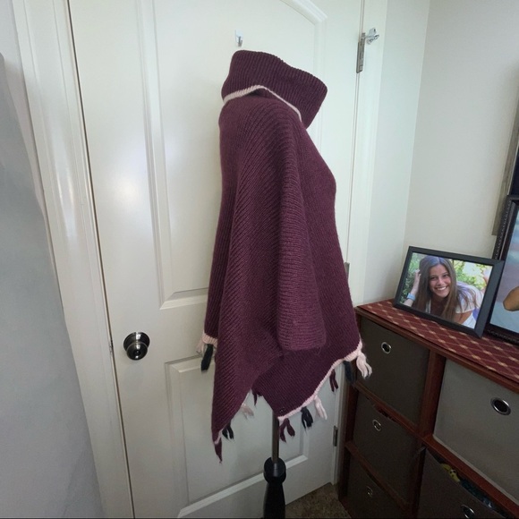 Libby Edelman Burgundy Tassel Sweater Poncho Wrap OS - Picture 8 of 15